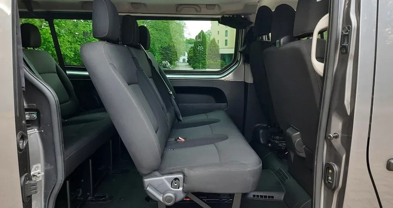 Renault Trafic cena 82900 przebieg: 184400, rok produkcji 2017 z Biała małe 704